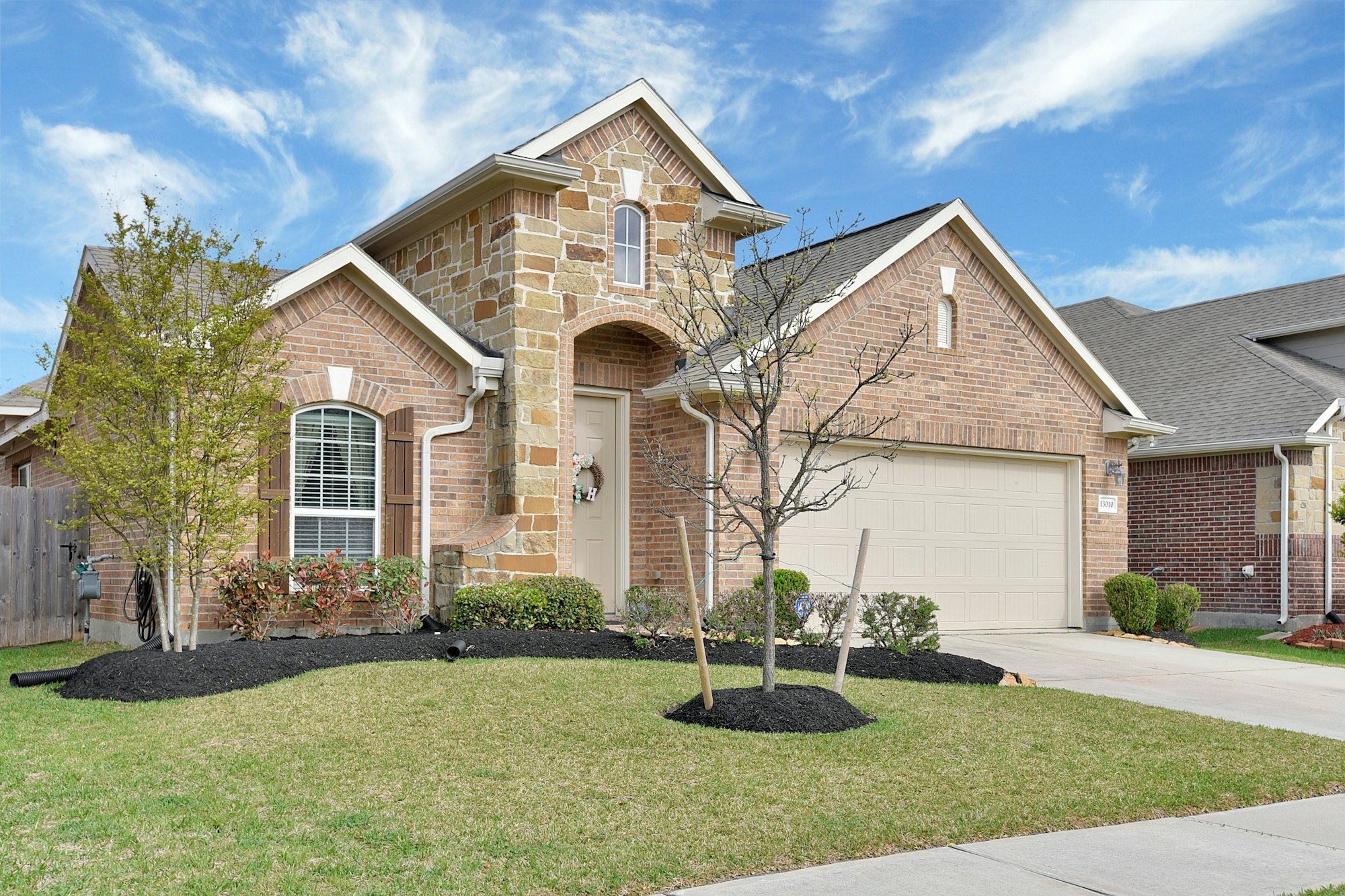 Clean home exterior in San Diego